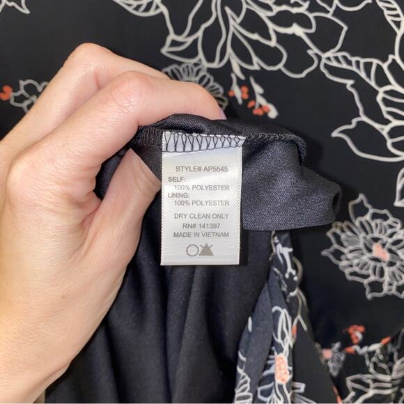 ASTR Black White Red Long-sleeved Floral Romper Size Medium - Picture 3 of 5